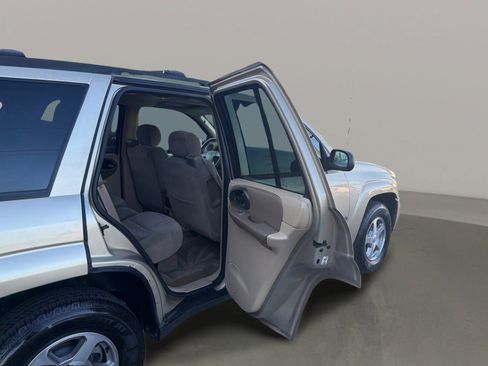 Used 2004 Chevrolet TrailBlazer LS w/ LS Preferred Equipment Group RWD image 16