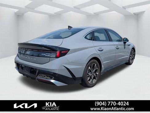 Used 2025 Hyundai Sonata SEL FWD image 3