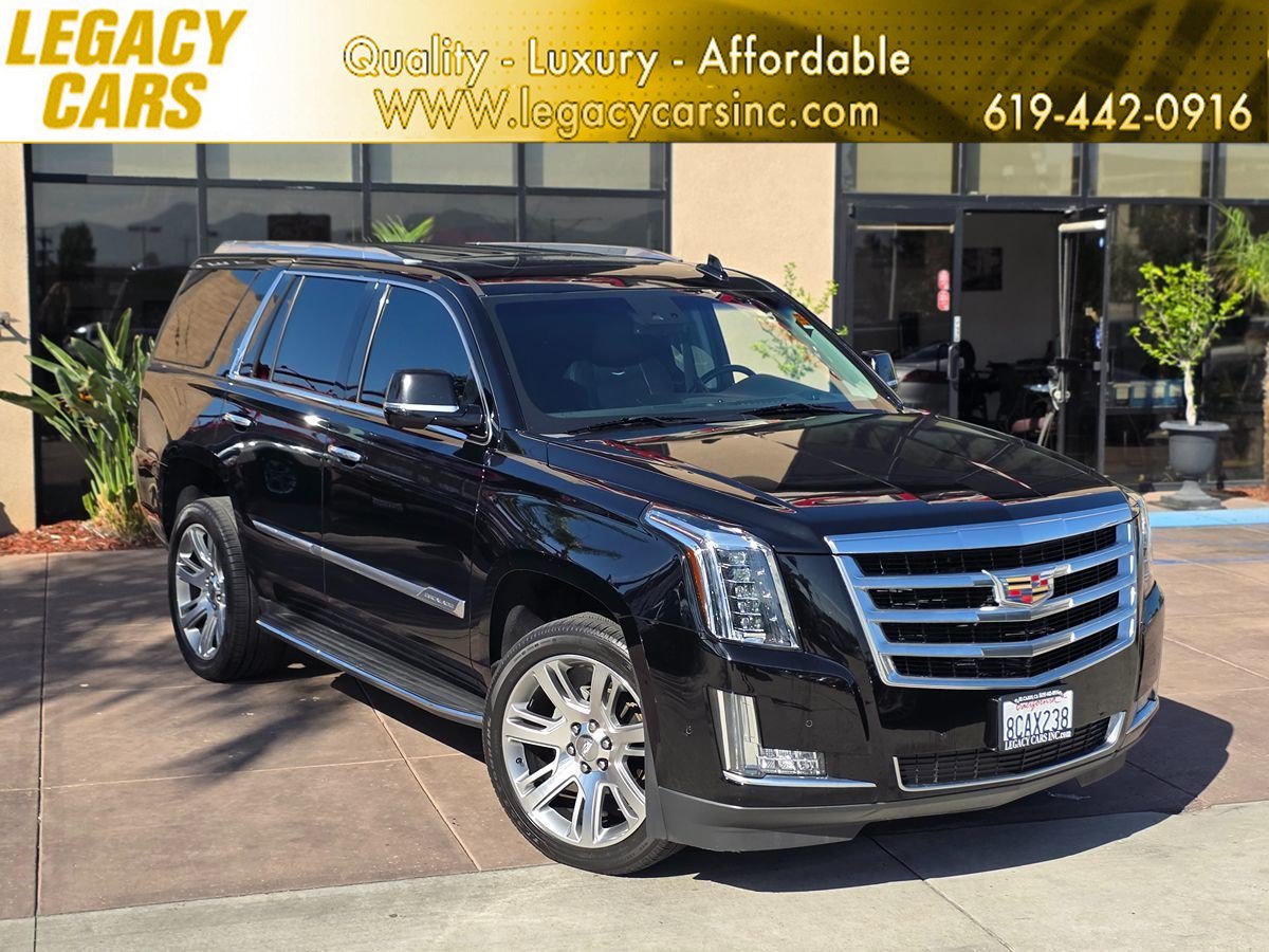 Used 2018 Cadillac Escalade Luxury RWD image 1