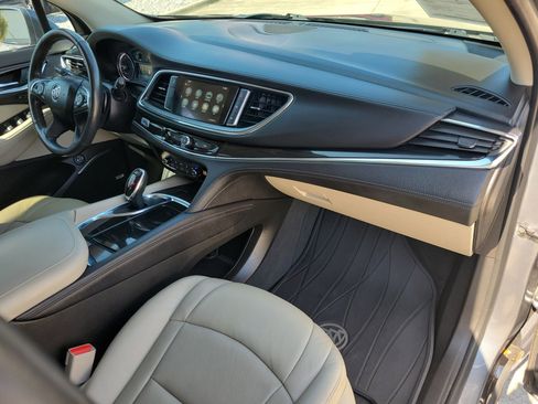 Used 2018 Buick Enclave Premium image 11