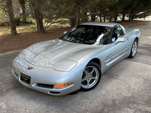 Used 2004 Chevrolet Corvette Coupe w/ Preferred Equipment Group image 3