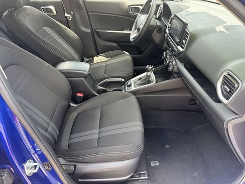 Used 2025 Hyundai Venue SEL FWD image 13