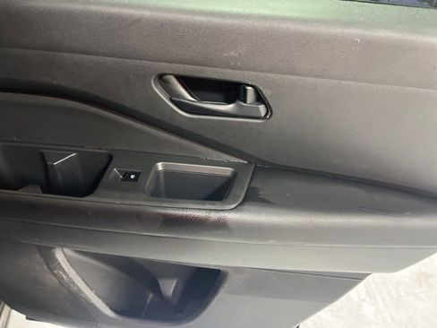 Used 2023 Nissan Pathfinder S image 22