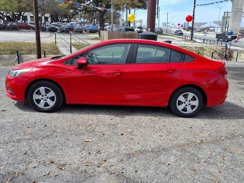 Used 2017 Chevrolet Cruze LS FWD image 5