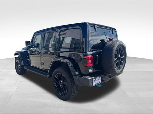 Used 2022 Jeep Wrangler Unlimited Sahara w/ Cold Weather Group AWD/4WD image 8