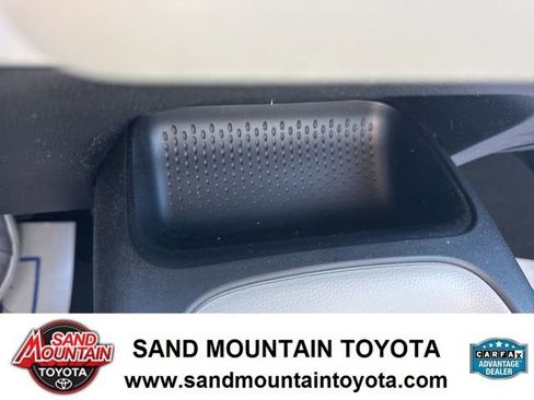 Used 2022 Toyota Corolla L image 21