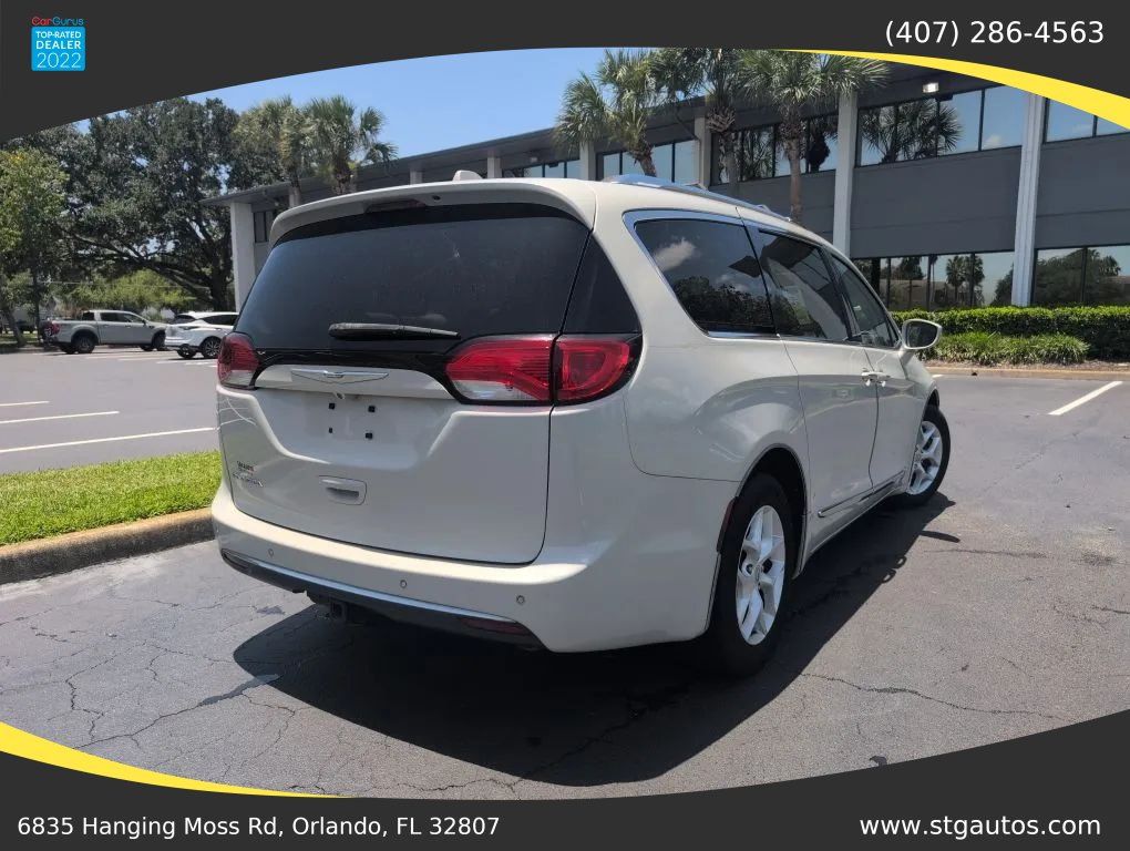 Used 2017 Chrysler Pacifica Touring-L Plus FWD image 5