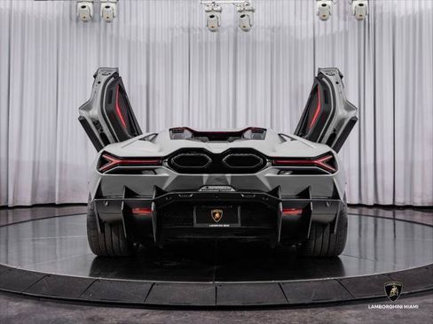 Used 2024 Lamborghini Revuelto AWD/4WD image 19