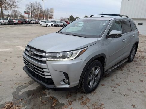 Used 2018 Toyota Highlander Limited Platinum image 21