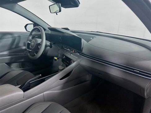 Used 2024 Hyundai Elantra SEL image 29