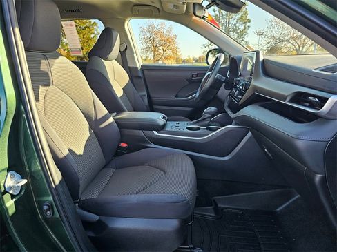 Used 2023 Toyota Highlander LE image 10