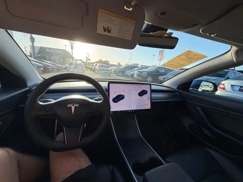 Used 2020 Tesla Model 3 Standard Range RWD image 9