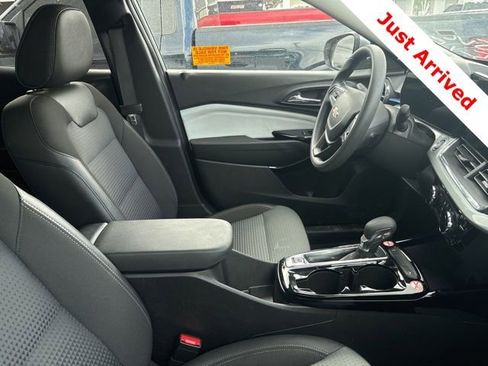 Used 2025 Chevrolet Trax LT FWD image 12