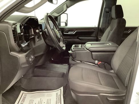 Used 2024 Chevrolet Silverado 2500 LT AWD/4WD image 10