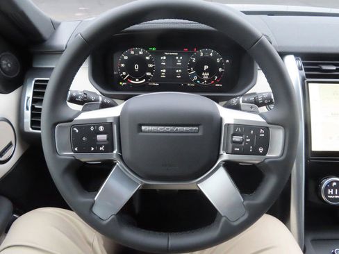 New 2024 Land Rover Discovery Dynamic SE AWD/4WD image 32