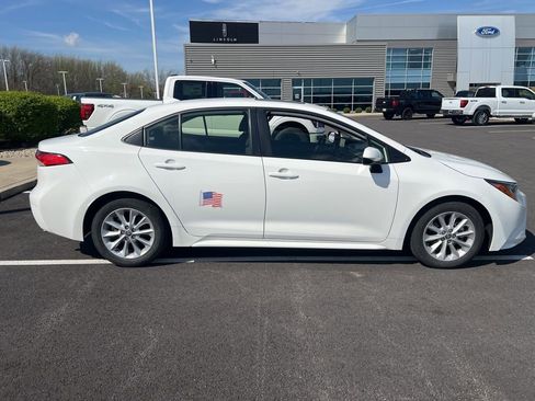 Used 2022 Toyota Corolla LE w/ LE Premium Package image 3