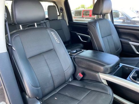 Used 2017 Nissan Titan PRO-4X AWD/4WD image 10