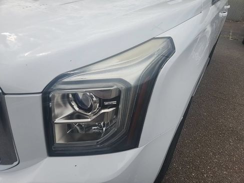 Used 2017 GMC Yukon SLT AWD/4WD image 6