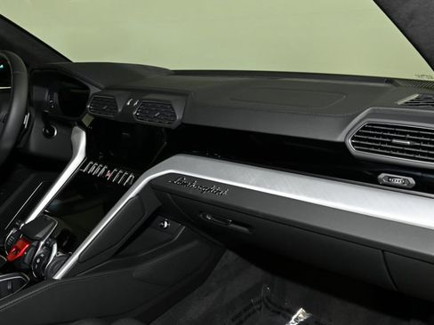 Used 2022 Lamborghini Urus image 50