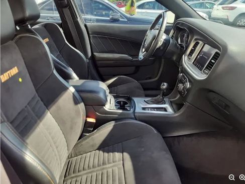 Used 2017 Dodge Charger R/T RWD image 3