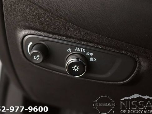 Used 2022 Chevrolet Equinox LT FWD image 26