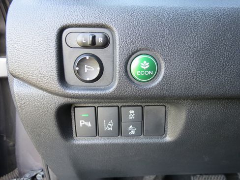 Used 2016 Honda Pilot Touring image 18