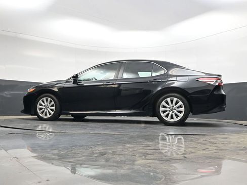 Used 2018 Toyota Camry LE w/ Moonroof Package FWD image 27