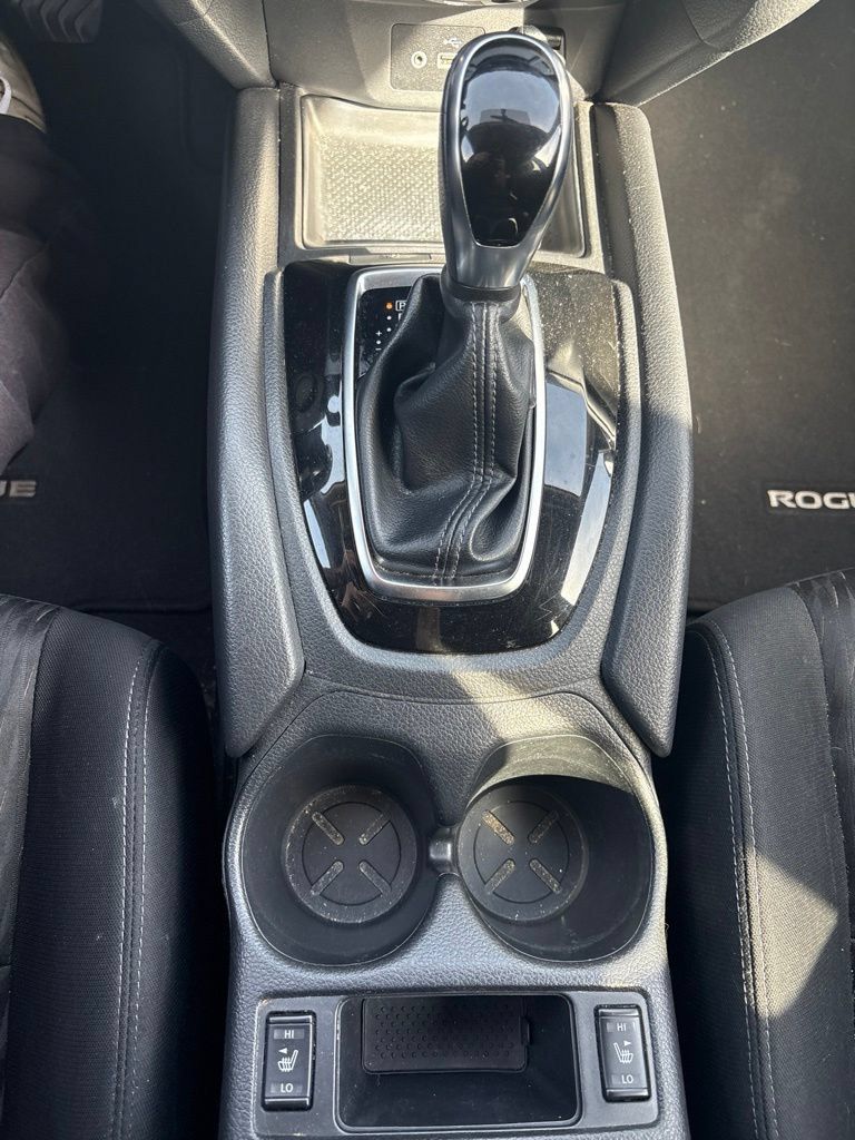 Used 2018 Nissan Rogue SV AWD/4WD image 13