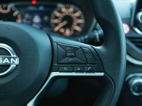 Used 2024 Nissan Altima 2.5 SV image 14