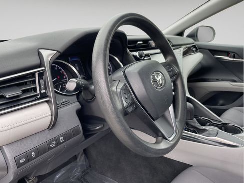 Used 2020 Toyota Camry LE image 25