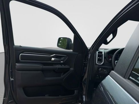 New 2026 RAM 1500 4x4 Crew Cab image 17