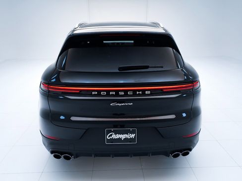 Certified 2026 Porsche Cayenne AWD/4WD image 10