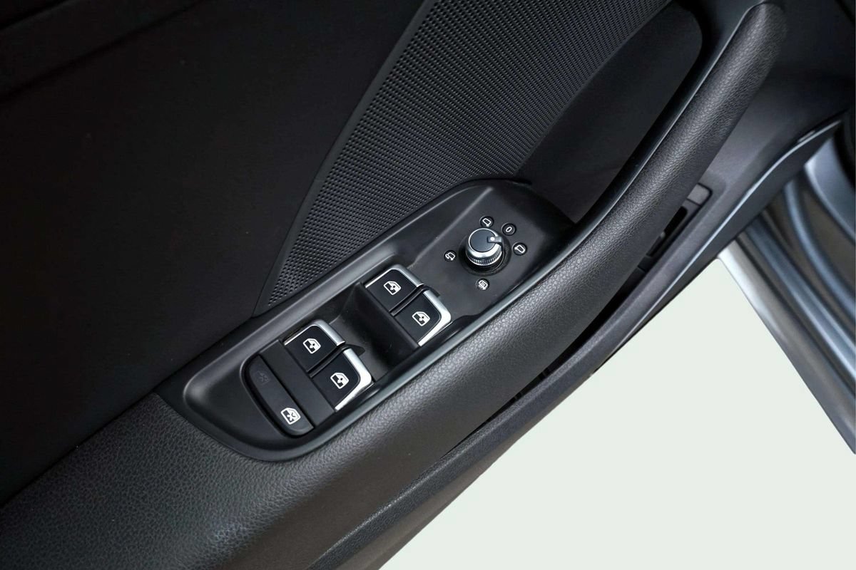 Used 2017 Audi A3 e-tron Prestige FWD image 16
