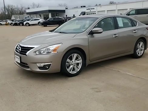 Used 2014 Nissan Altima 2.5 SV w/ Convenience Package image 4