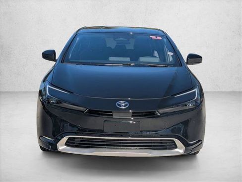 Used 2025 Toyota Prius Plug-In Hybrid image 2