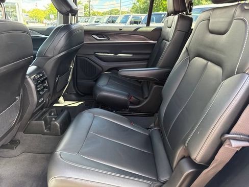 Used 2023 Jeep Grand Cherokee L Limited w/ Luxury Tech Group II AWD/4WD image 25