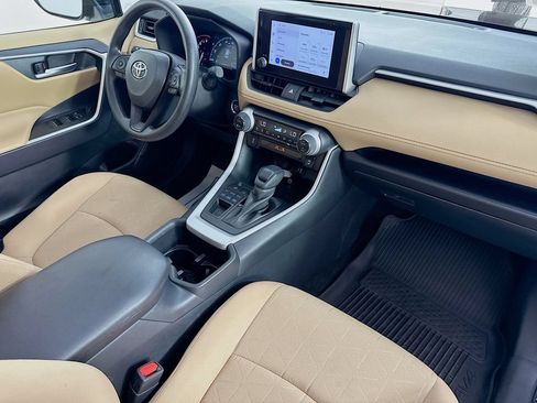 Used 2025 Toyota RAV4 XLE AWD/4WD image 35