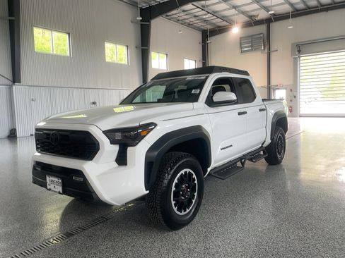 Used 2024 Toyota Tacoma TRD Off-Road AWD/4WD image 3