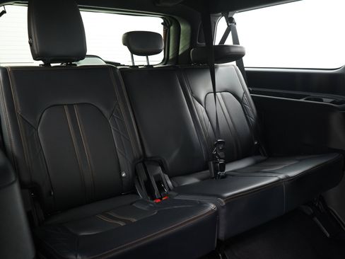 Used 2024 Ford Expedition Max Platinum AWD/4WD image 13