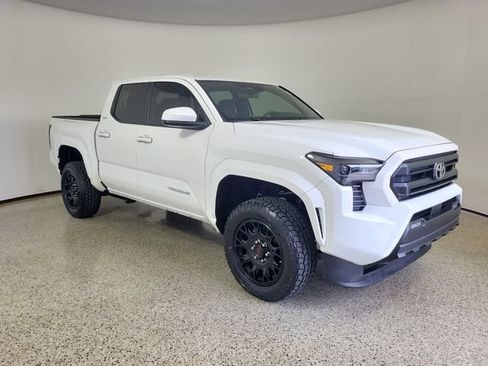 Used 2025 Toyota Tacoma SR5 RWD image 4