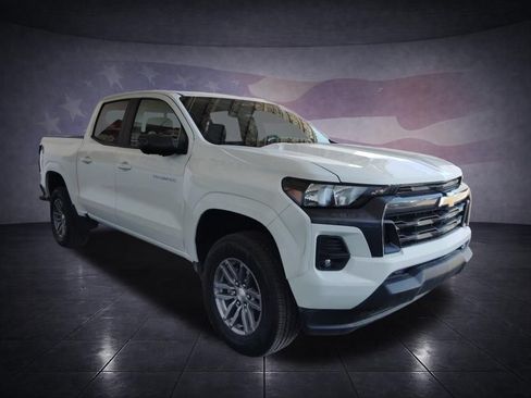 Used 2024 Chevrolet Colorado LT w/ LT Convenience Package II RWD image 7