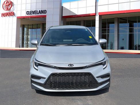 Used 2026 Toyota Corolla SE FWD image 3