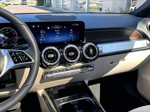 Used 2026 Mercedes-Benz GLB 250 4MATIC image 6