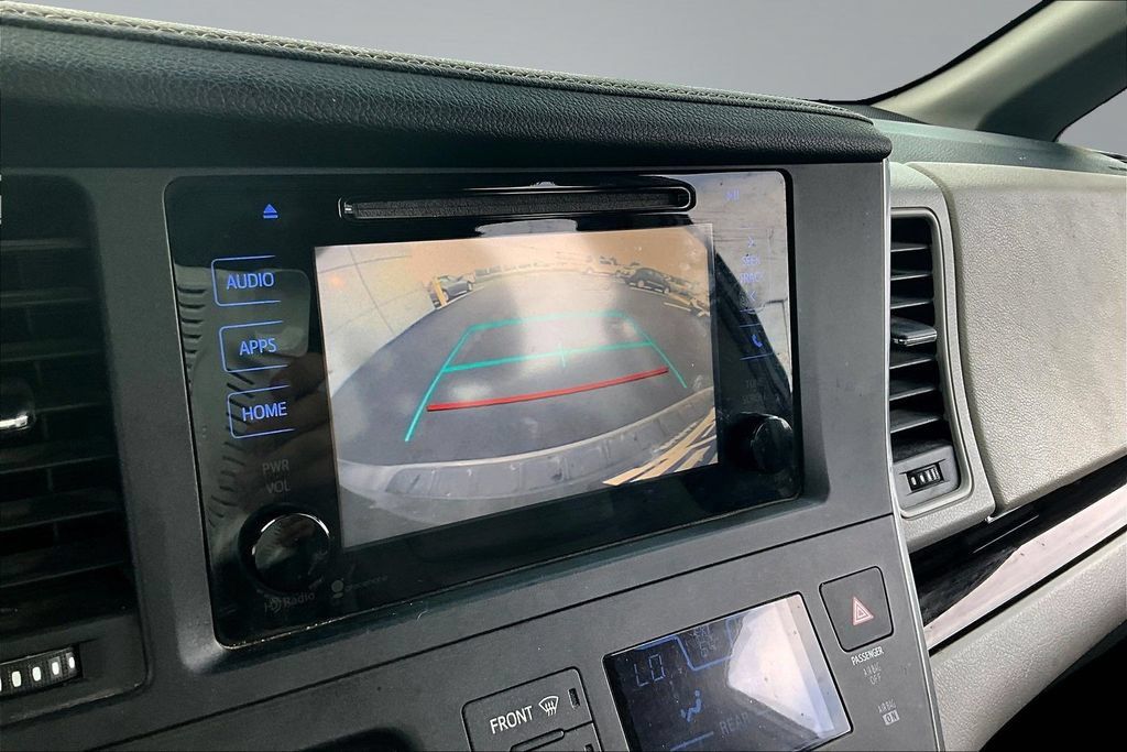 Used 2015 Toyota Sienna XLE FWD image 14