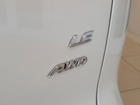 Certified 2024 Toyota Corolla Cross LE w/ Moonroof Package image 9