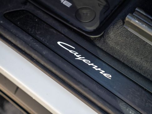 Certified 2026 Porsche Cayenne AWD/4WD image 12