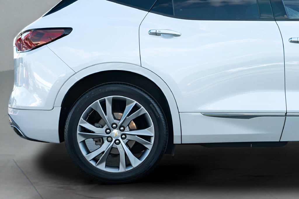 Used 2021 Chevrolet Blazer Premier w/ Driver Confidence II Package FWD image 5