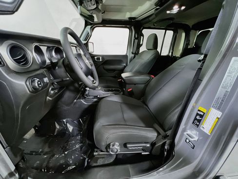 Used 2023 Jeep Gladiator Sport AWD/4WD image 21