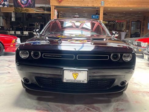 Used 2016 Dodge Challenger SXT RWD image 3