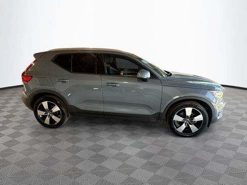 Used 2021 Volvo XC40 T5 Momentum w/ Protection Package Premier AWD/4WD image 5